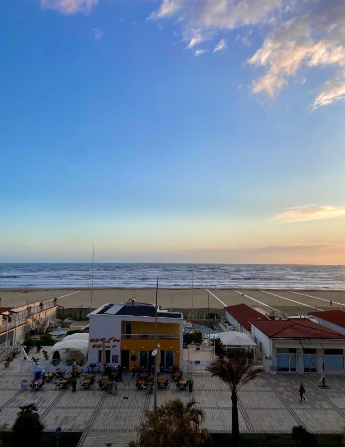 Alba Sul Mare Hotel Lido di Camaiore Buitenkant foto
