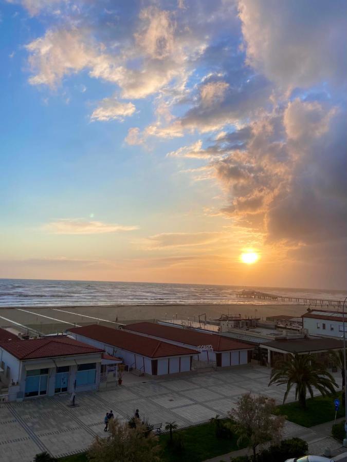 Alba Sul Mare Hotel Lido di Camaiore Buitenkant foto