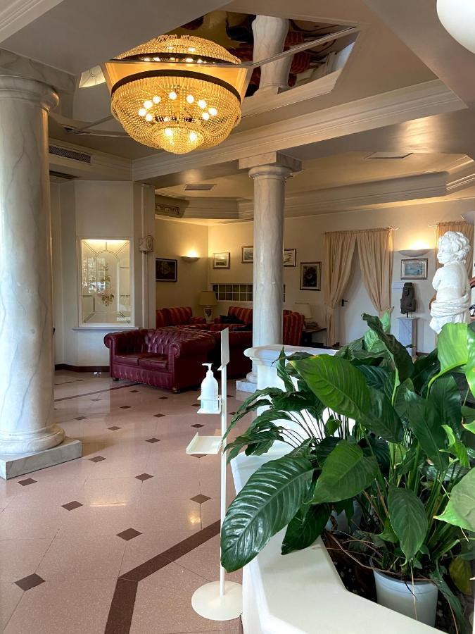 Alba Sul Mare Hotel Lido di Camaiore Buitenkant foto